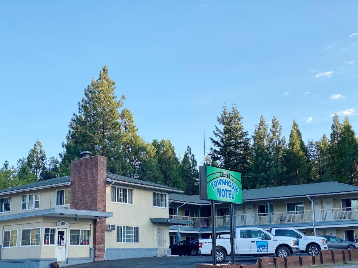 Townhouse Motel Уийд Екстериор снимка