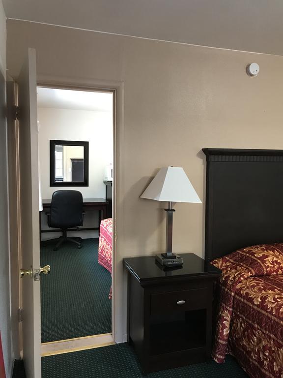Townhouse Motel Уийд Екстериор снимка