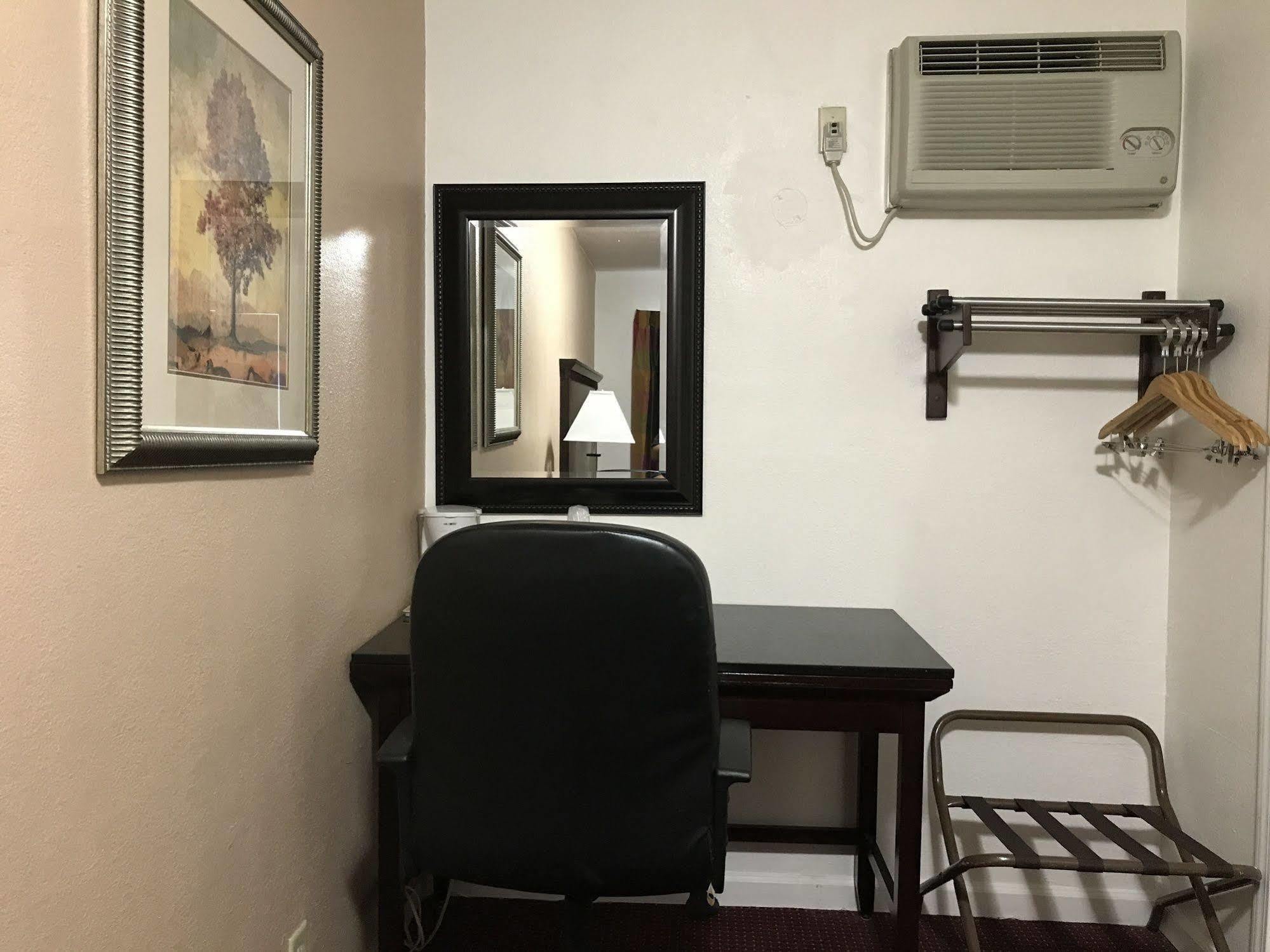 Townhouse Motel Уийд Екстериор снимка
