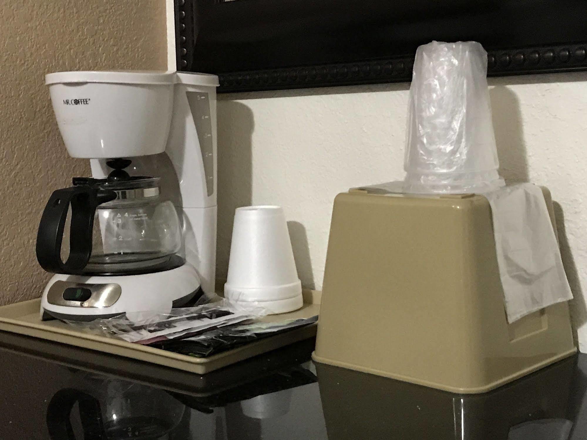 Townhouse Motel Уийд Екстериор снимка