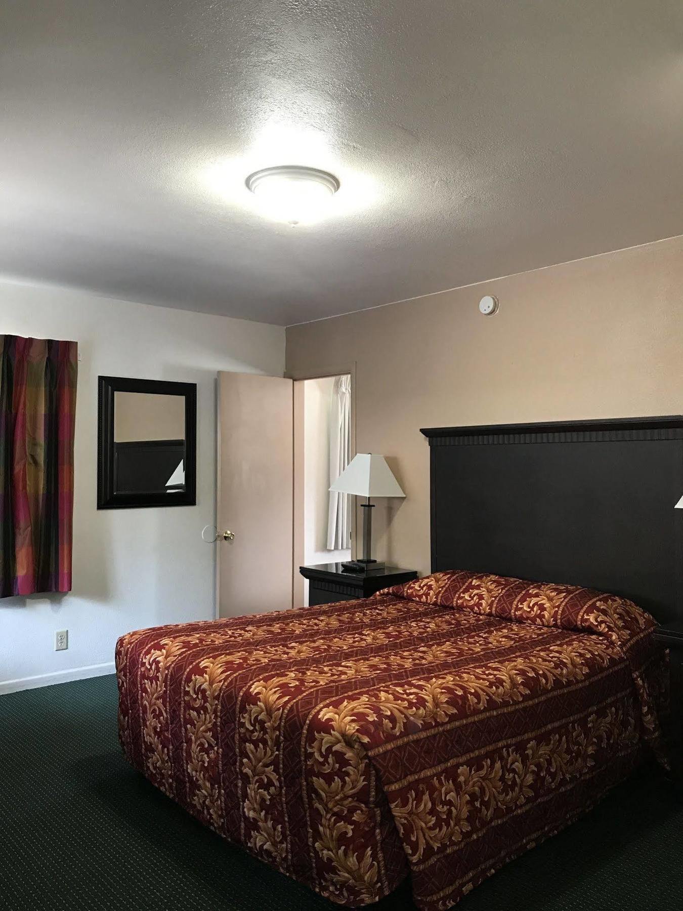 Townhouse Motel Уийд Екстериор снимка